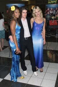 Regina Hall, Jon Abrahams and Anna Faris at the premiere of "Scary Movie."