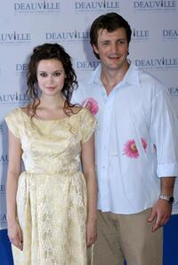 Summer Glau and Nathan Fillion at the photocall of "Serenity" during the 31st Deauville Festival.