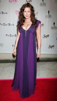 Joely Fisher at the 6th Annual "What a Pair" concert.