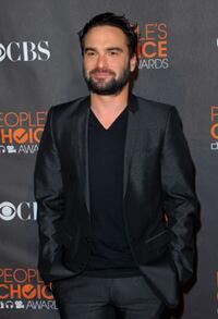 Johnny Galecki arrives at the People's Choice Awards 2010.
