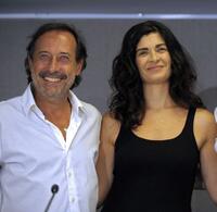 Guillermo Francella and Alejandra Villamil at the news conference in Buenos Aires.