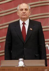 Mikhail Gorbachev at the rostrum of the Congress of Deputies.
