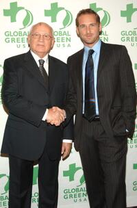 Mikhail Gorbachev and Josh Lucas at the 7th Annual Designing a Sustainable and Secure World Awards.