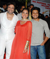 Govinda, Lara Dutta and Ritesh Deshmukh at the premiere of "Do Knot Disturb."