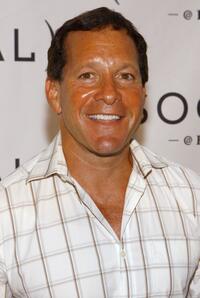 Steve Guttenberg at the Hampton Social at Ross to watch a concert by Billy Joel.