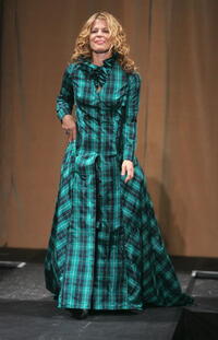 Linda Hamilton at the Johnnie Walker's "Dressed To Kilt 2007" fashion show.