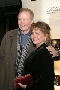 Elizabeth Ashley and Jon Voight at the premiere of "The Five People You Meet In Heaven".