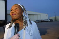 Irma P. Hall at the 2005 Texas Hall of Fame Awards, walks the red carpet.