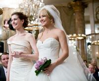 Kate Hudson as Liv and Anne Hathaway as Emma in "Bride Wars."
