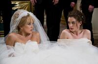 Kate Hudson as Liv and Anne Hathaway as Emma in "Bride Wars."