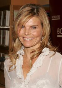 Mariel Hemingway at the Borders to sign copies of her new book "Healthy Living From The Inside Out."