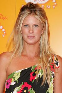 Rachel Hunter at the Meow Mix Celebration of the Meow Mix Acatemy.