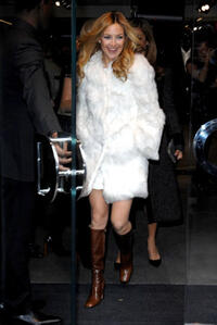 Kate Hudson leaves the Dolce & Gabbana women's pre-fall 2008 collection at Dolce & Gabbana in N.Y.