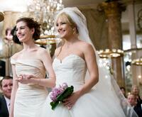 Kate Hudson as Liv and Anne Hathaway as Emma in "Bride Wars."