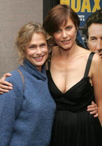 Lauren Hutton and Carey Lowell at the premiere of "The Hoax".