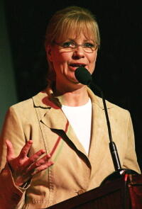 Bonnie Hunt at the 4th annual Bogart Backstage Children's Choice Awards.