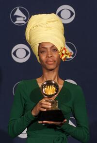 Erykah Badu at the 2000 Grammy Awards.