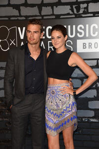 Theo James and Shailene Woodley at the 2013 MTV Video Music Awards.