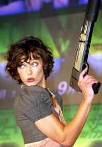 Milla Jovovich promotes "Resident Evil: Apocalypse" in Tokyo. 