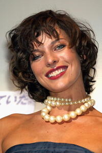 Milla Jovovich promotes "Resident Evil: Apocalypse" in Tokyo. 