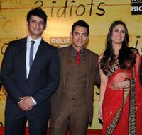 Sharman Joshi, Aamir Khan and Kareena Kapoor at the premiere of "3idiots."
