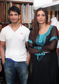 Sharman Joshi and Tabu at the promotional event of "To Baat Pakki."