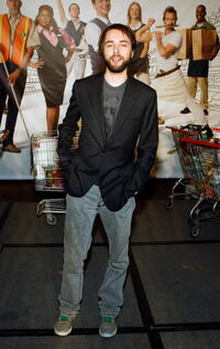 Vincent Kartheiser at the "10 Items or Less" celebrity bagging competition during the Comedy Festival.