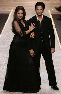 Kareena Kapoor and Shahid Kapur at the grand finale of the Wills Lifestyle Fashion Week.