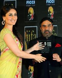 Kareena Kapoor and Anand Sharma at the Federation of Indian Chambers of Commerce and Industry (FICCI) Annual event.