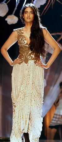Sonam Kapoor at the fourth day of HDIL India Couture Week.
