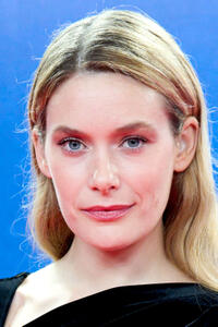 Rachel Keller at the "A Man Called Otto" Madrid photocall.
