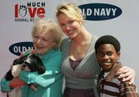 Betty White, Katherine Heigl and Malcolm David Kelley at the Old Navy's Kicks Off Nationwide Search For New Mascot.