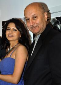 Bhagyashree and Anupam Kher at the inauguration of artist Geeta Dass's exhibition of paintings.