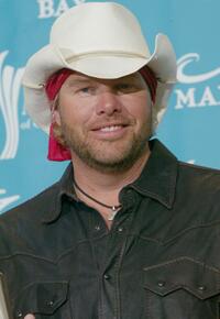 Toby Keith at the 39th Annual Country Music Awards.