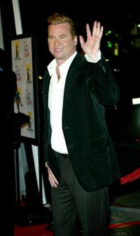 Val Kilmer at the premiere of "Kiss Kiss Bang Bang".