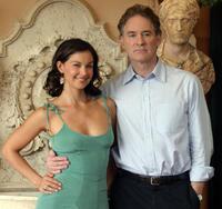 Kevin Kline and Ashley Judd at the presentation of their film "De-Lovely".