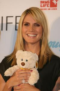Heidi Klum at the press conference of DKMS and Douglas.