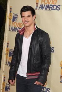 Taylor Lautner at the 18th Annual MTV Movie Awards.