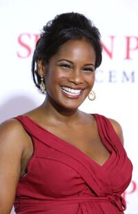 Robinne Lee at the premiere of "Seven Pounds."