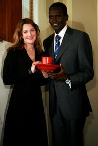 Drew Barrymore and Paul Tergat at the press conference to discuss expanding international school feeding programs.