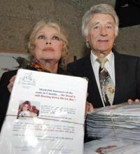 Brigitte Bardot and Franz Weber at a campaign against Seal-Hunting.