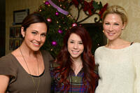 Nikki Deloach, Jillian Rose Reed and Desi Lydic at the DoSomething.org and Intel's Grandparents Gone Wired Campaign.