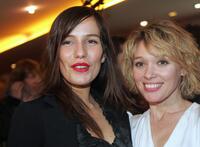 Zoe Felix and Anne Marivin at the premiere of "Bienvenue chez les Ch'tis."