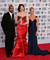 Jesse L. Martin, Geena Davis and Nicollette Sheridan at the 63rd Annual Golden Globe Awards.
