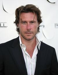 Dean McDermott at the Much Love Animal Rescues Bow Wow Ciao Benefit.