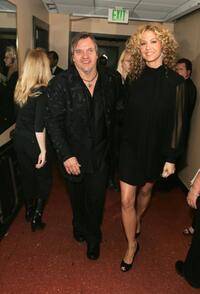 Meatloaf and Jenna Elfman at the 2006 American Music Awards.