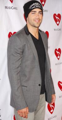 Jesse Metcalfe at the 4th Annual MusiCares Benefit Concert.