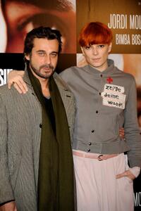 Jordi Molla and Bimba Bose at the photocall of "El Consul de Sodoma."