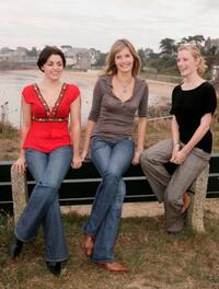 Nora-Jane Noone, Shauna MacDonald and Saskia Mulder at the photocall of "The Descent."