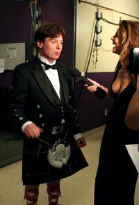 Mike Myers and Maria Menounos at the backstage of 34th afi Life Achievement Award.
